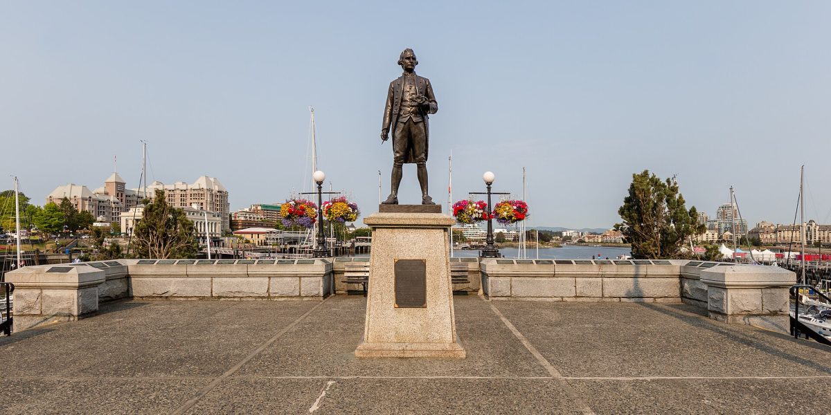 Historical figure commemoration — captain cook statue