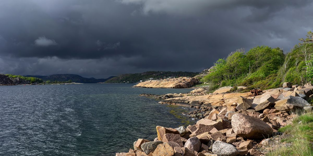 Weather fronts and rain — rain clouds