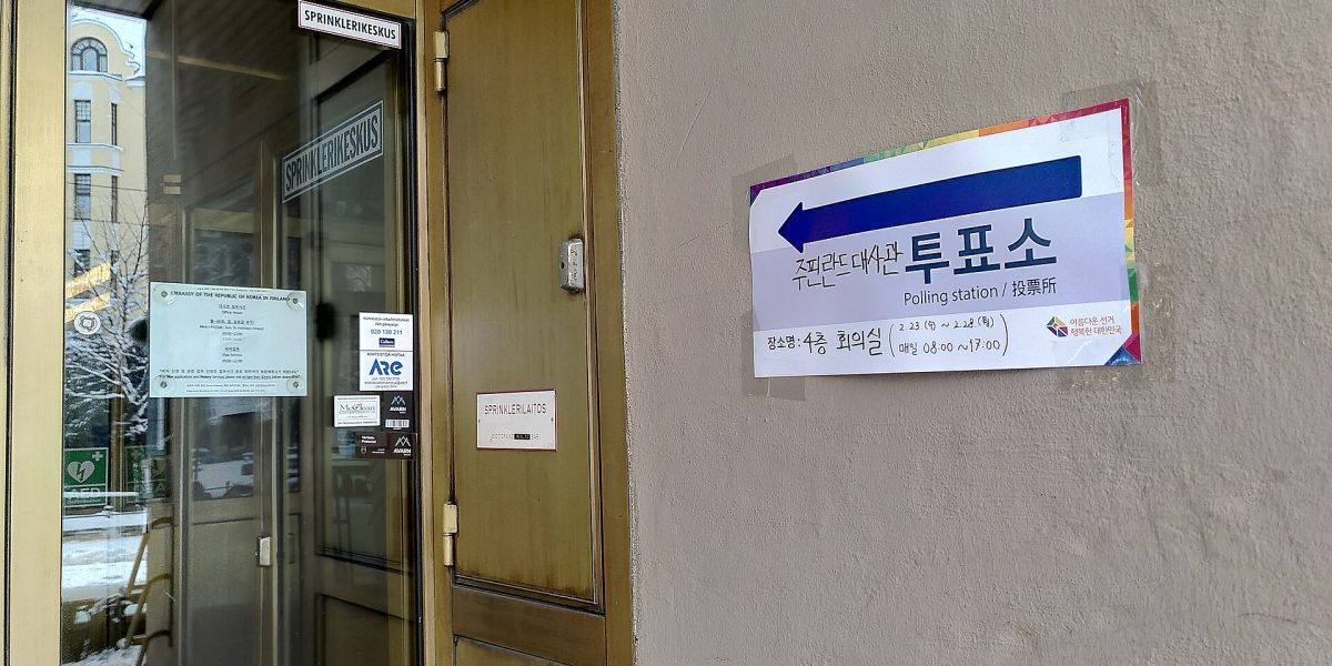 Elections and campaigns — polling station