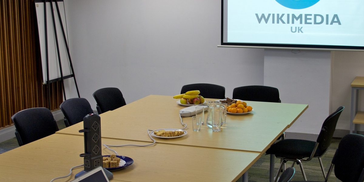 Business confidence surveys — office meeting