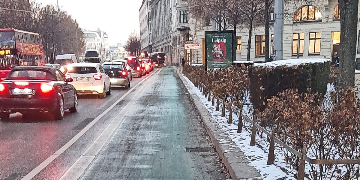 Cycling — cycle lane
