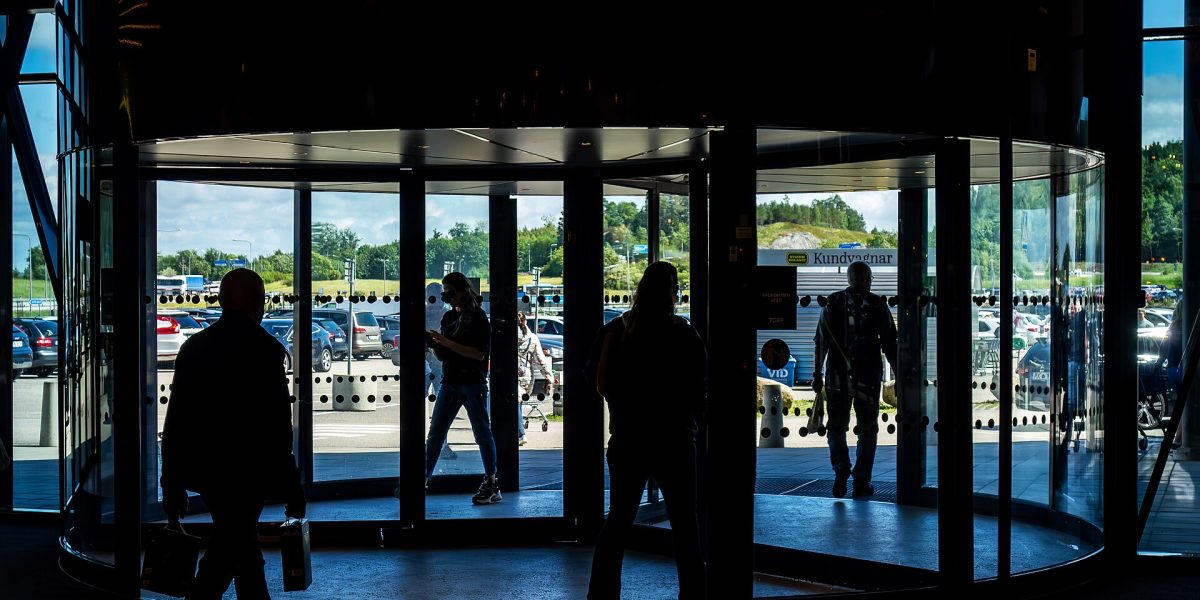 Retail store closures — shopping mall
