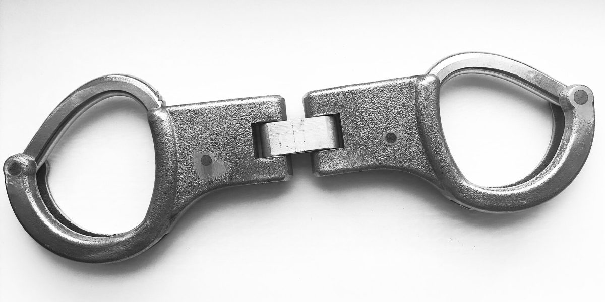 Citizens' arrest powers — handcuffs