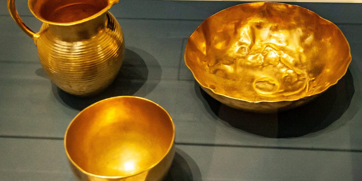 Hidden treasure discoveries — gold treasure