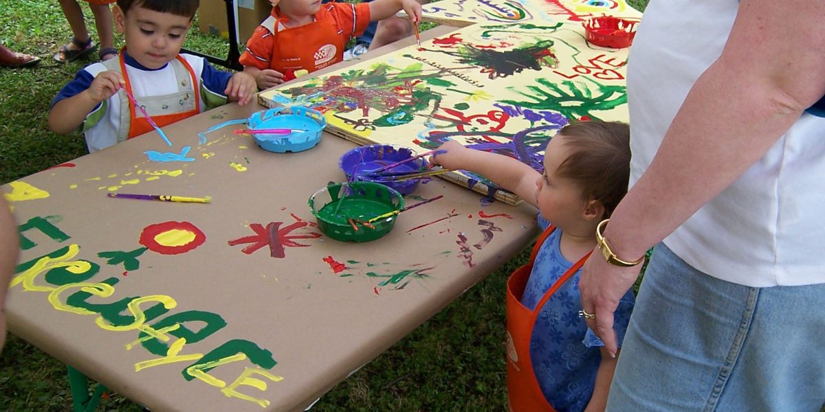 Children's art programs — kids painting